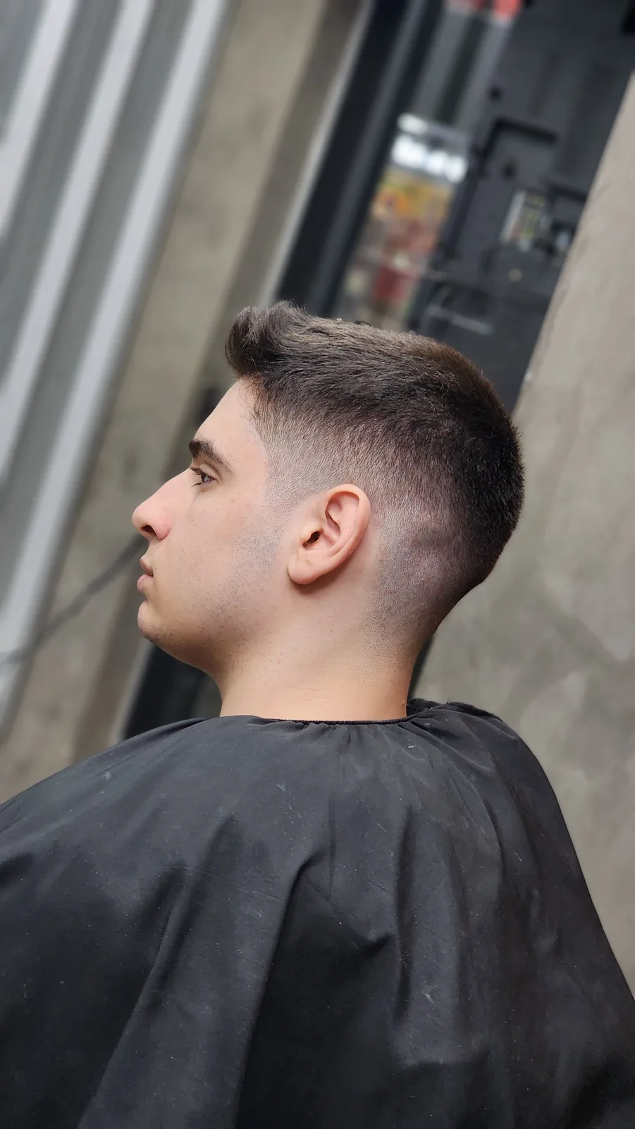Corte masculino com degradê lateral na OS BEAUTY